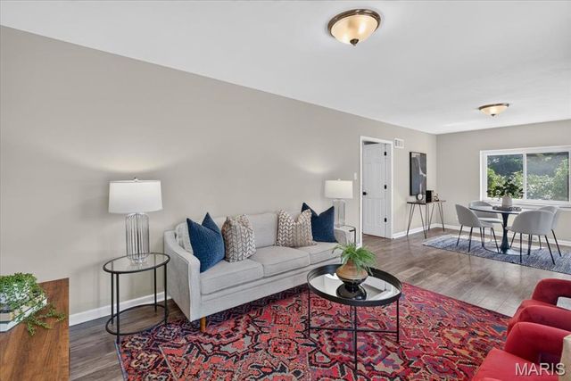 6 The Knolls Lane, Creve Coeur, MO 63141