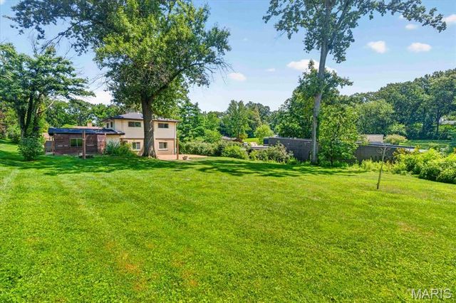 6 The Knolls Lane, Creve Coeur, MO 63141