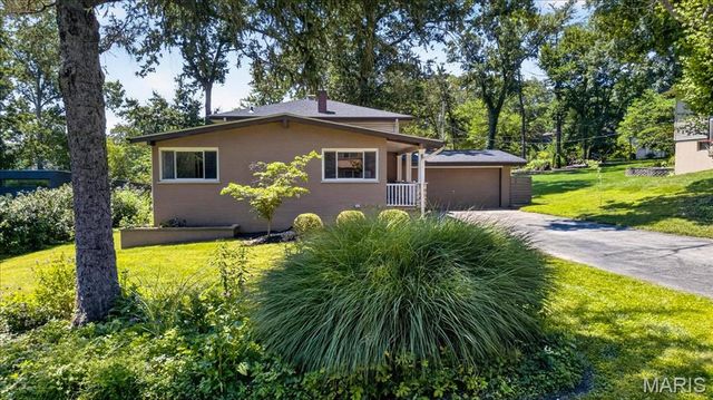 6 The Knolls Lane, Creve Coeur, MO 63141