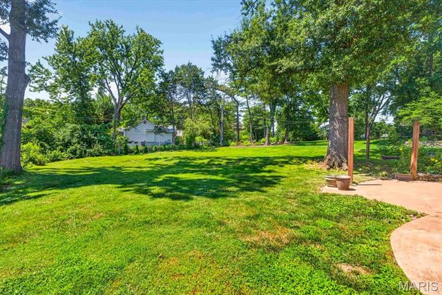 6 The Knolls Lane, Creve Coeur, MO 63141