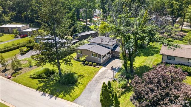 6 The Knolls Lane, Creve Coeur, MO 63141
