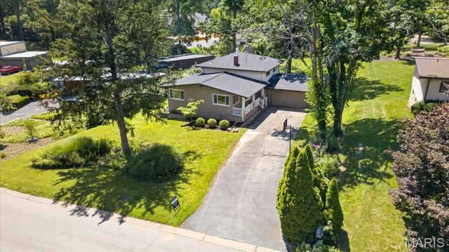 6 The Knolls Lane, Creve Coeur, MO 63141