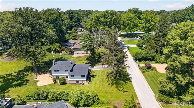 6 The Knolls Lane, Creve Coeur, MO 63141