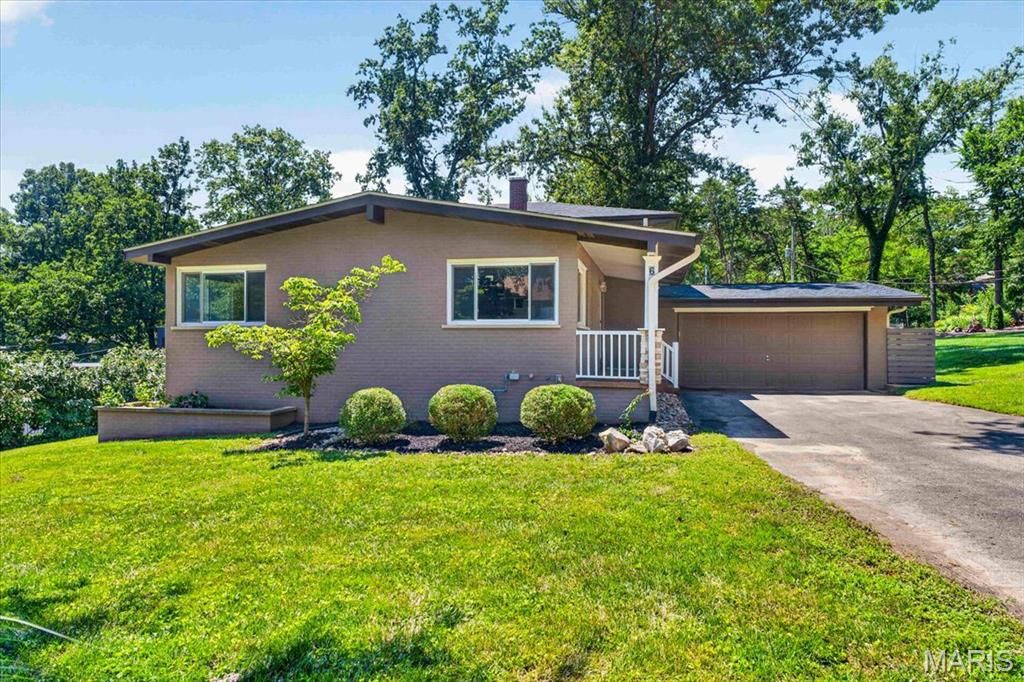 6 The Knolls Lane, Creve Coeur, MO 63141