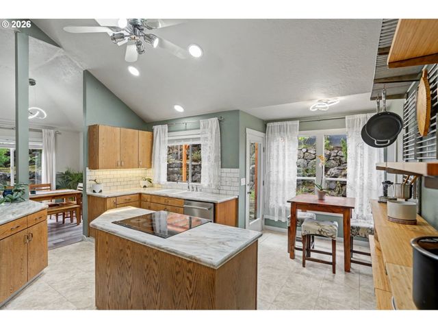 3669 LACHS Ct S, Salem, OR 97302