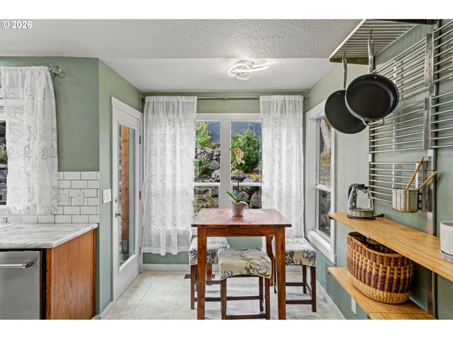 3669 LACHS Ct S, Salem, OR 97302