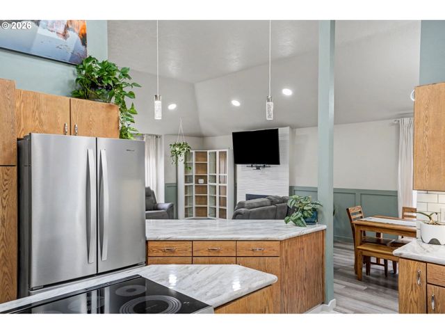 3669 LACHS Ct S, Salem, OR 97302