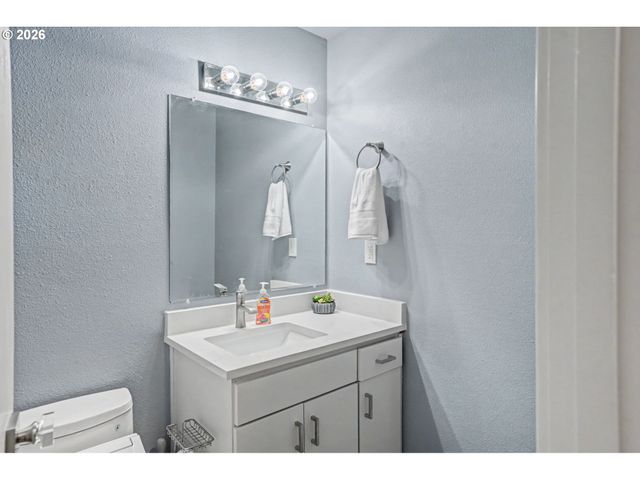 3669 LACHS Ct S, Salem, OR 97302