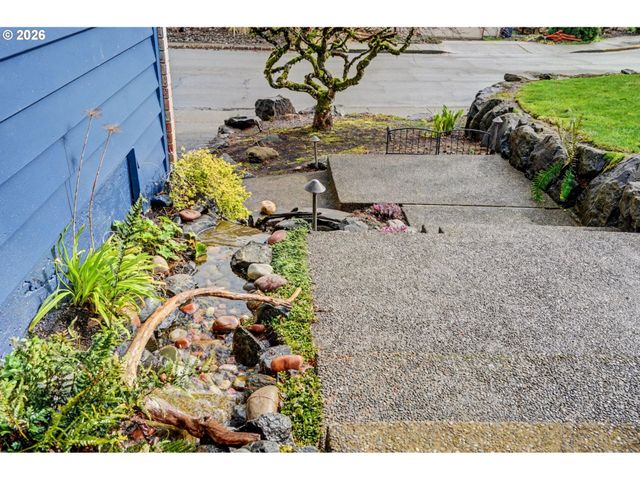 3669 LACHS Ct S, Salem, OR 97302