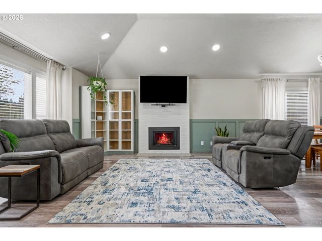 3669 LACHS Ct S, Salem, OR 97302