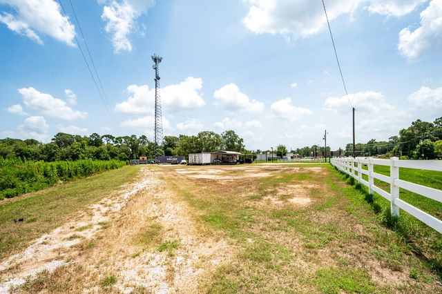 16067 Fm 1485 Road, Conroe, TX 77306