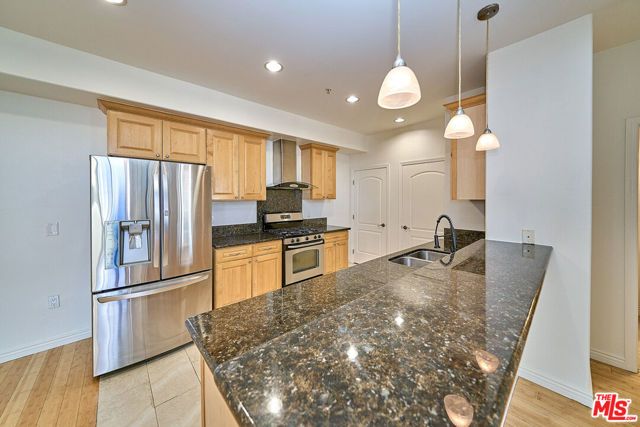 1042 S Kingsley Drive PH4, Los Angeles, CA 90006