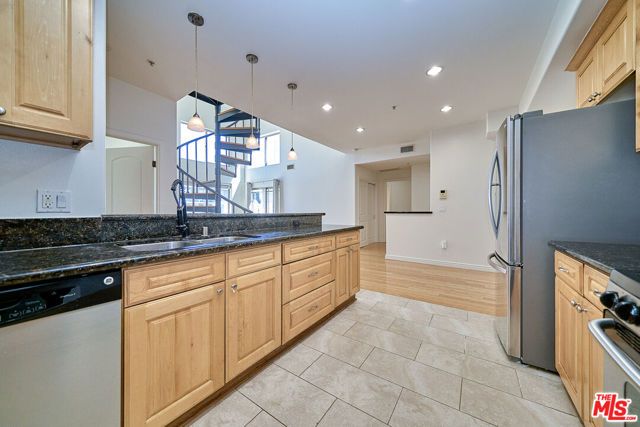 1042 S Kingsley Drive PH4, Los Angeles, CA 90006