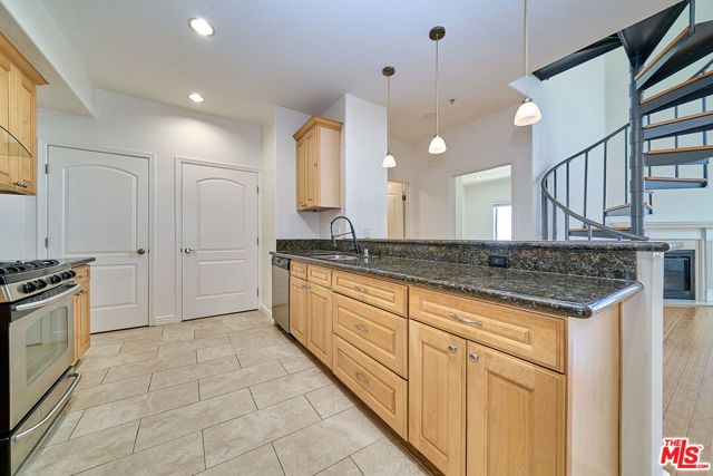 1042 S Kingsley Drive PH4, Los Angeles, CA 90006