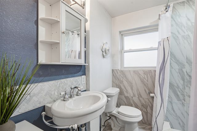 525 W Ridgewood Drive, Garland, TX 75041