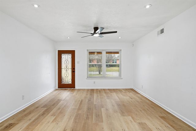 525 W Ridgewood Drive, Garland, TX 75041