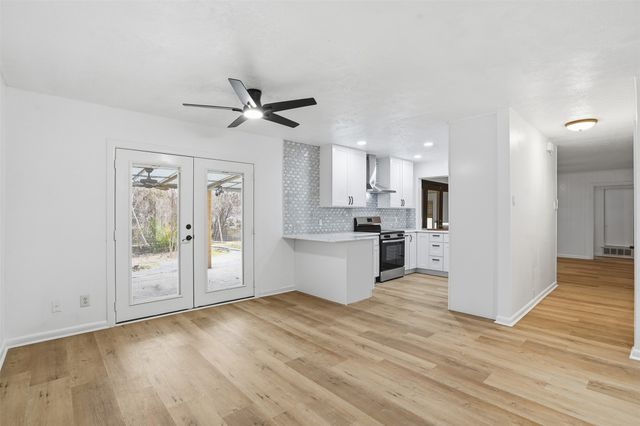 525 W Ridgewood Drive, Garland, TX 75041