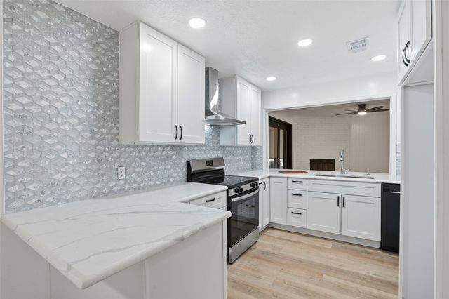 525 W Ridgewood Drive, Garland, TX 75041