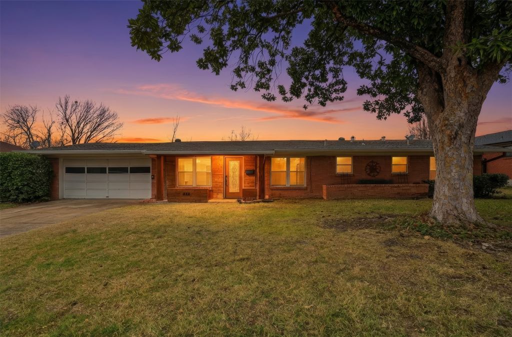 525 W Ridgewood Drive, Garland, TX 75041