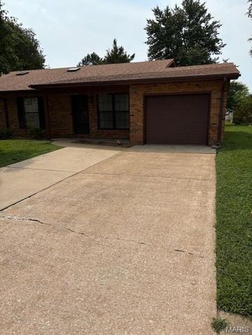 2416 College Drive, Belleville, IL 62221
