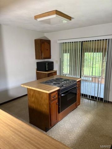 2416 College Drive, Belleville, IL 62221