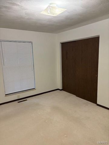 2416 College Drive, Belleville, IL 62221