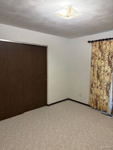2416 College Drive, Belleville, IL 62221
