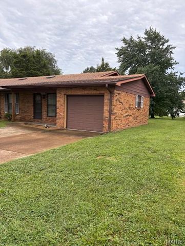 2416 College Drive, Belleville, IL 62221