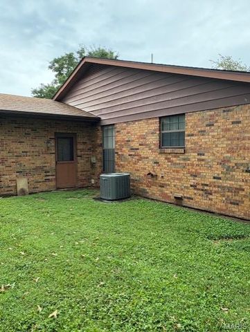 2416 College Drive, Belleville, IL 62221