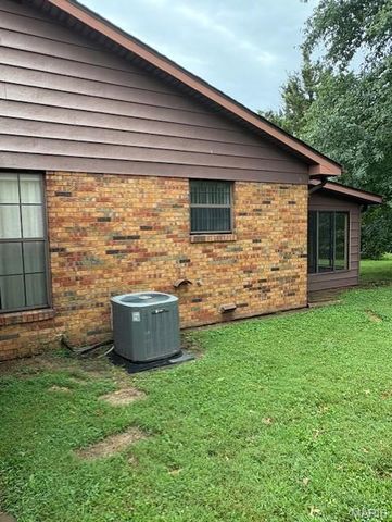 2416 College Drive, Belleville, IL 62221