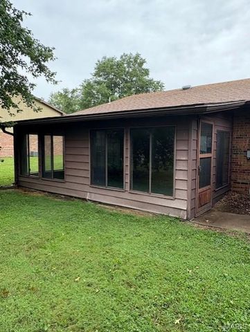 2416 College Drive, Belleville, IL 62221