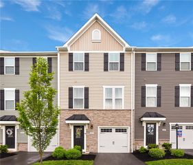 225 Chesna, Whitehall, PA 15234