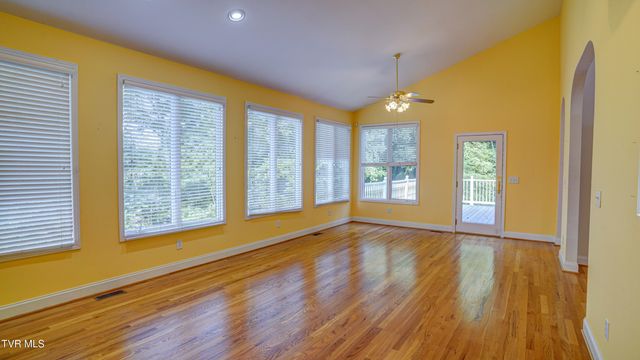 1212 Wahoo Valley Road, Kingsport, TN 37663