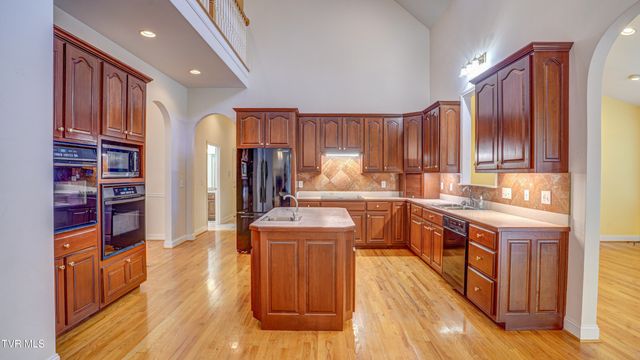 1212 Wahoo Valley Road, Kingsport, TN 37663