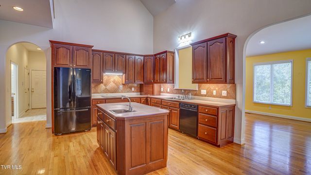 1212 Wahoo Valley Road, Kingsport, TN 37663