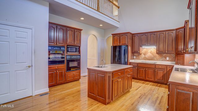 1212 Wahoo Valley Road, Kingsport, TN 37663