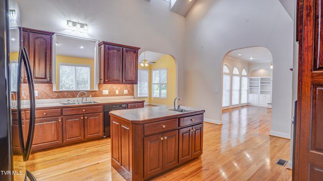 1212 Wahoo Valley Road, Kingsport, TN 37663