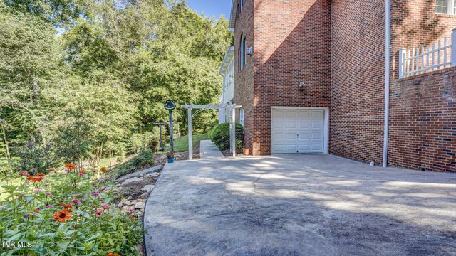 1212 Wahoo Valley Road, Kingsport, TN 37663