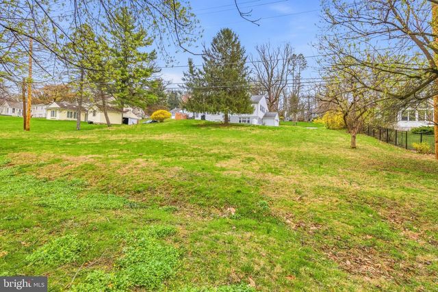 329 DEVONSHIRE RD, Devon, PA 19333