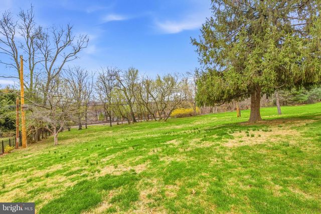 329 DEVONSHIRE RD, Devon, PA 19333