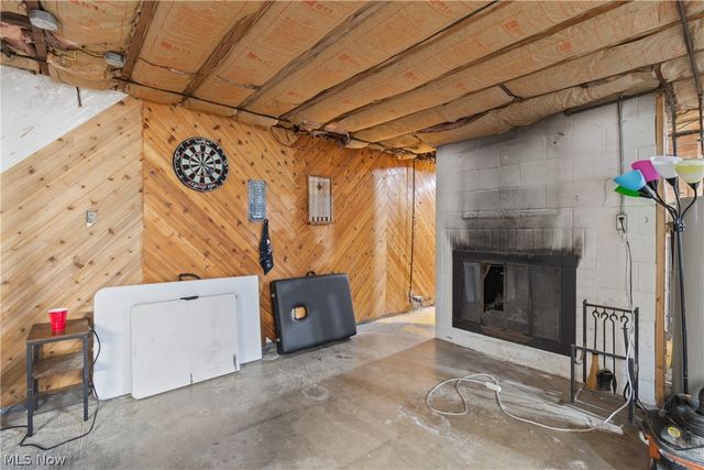 209 Grove Avenue, Cuyahoga Falls, OH 44221