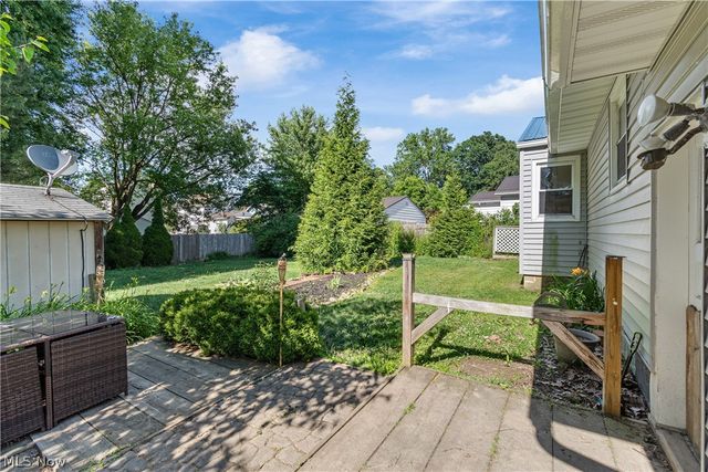 209 Grove Avenue, Cuyahoga Falls, OH 44221