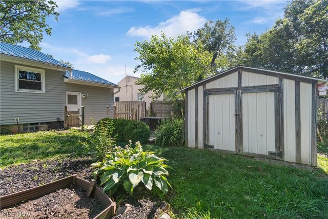 209 Grove Avenue, Cuyahoga Falls, OH 44221