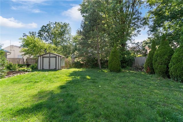 209 Grove Avenue, Cuyahoga Falls, OH 44221