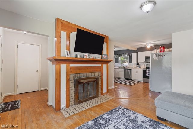 209 Grove Avenue, Cuyahoga Falls, OH 44221