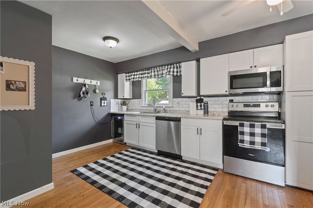 209 Grove Avenue, Cuyahoga Falls, OH 44221