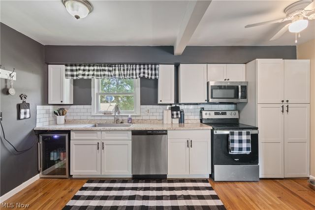 209 Grove Avenue, Cuyahoga Falls, OH 44221