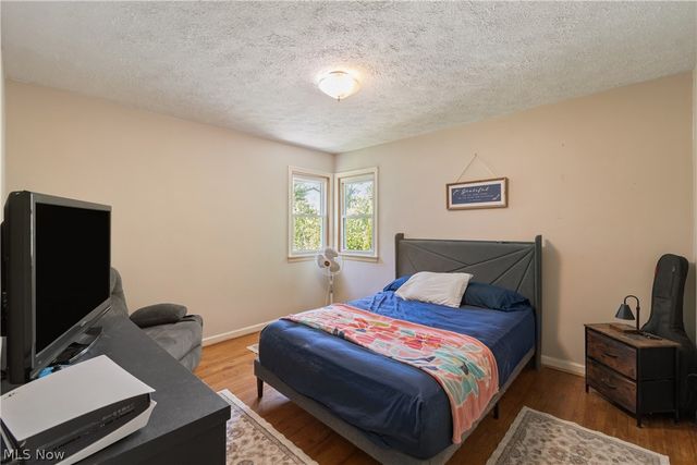 209 Grove Avenue, Cuyahoga Falls, OH 44221