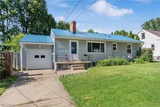 209 Grove Avenue, Cuyahoga Falls, OH 44221