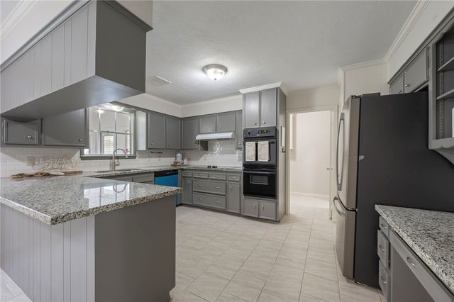 3807 Oak Ridge Drive, Bryan, TX 77802